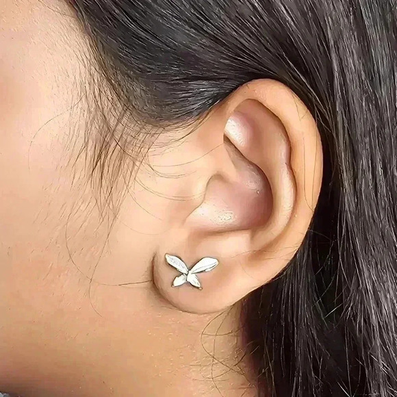 🆕️Versatile Butterfly Stud Earrings 🦋 | Dual-Wear Design for Elegant Look ✨ - Picture 6 of 14